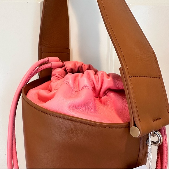 SOLD! Brand New Sportmax Runway Leather Bucket Bag Size: OS all Seasons - Picture 10 of 16
